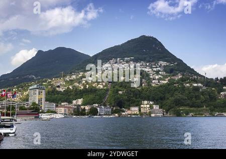 Vue sur la montagne Monte Bre et le lac de Lugano, Suisse, Europe Banque D'Images