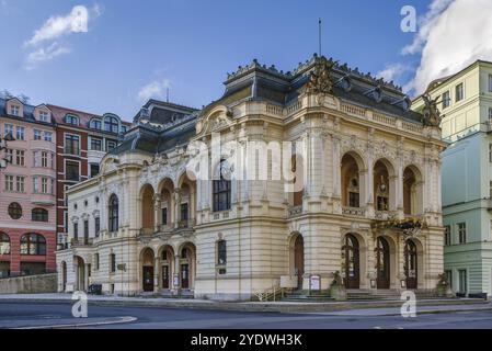 Le théâtre Karlovy Vary a été construit dans les années 1884-1886 dans le style néo-baroque. République tchèque Banque D'Images