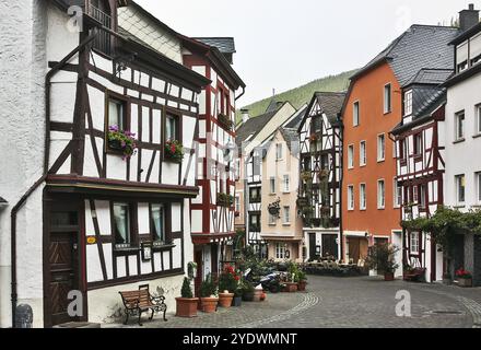 Bernkastel-Kues est un centre viticole réputé de la moyenne Moselle Banque D'Images