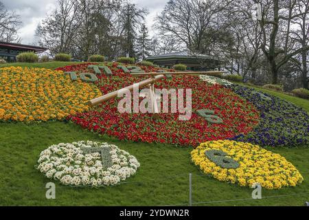 Horloge fleurie à Genève près du front de mer du lac Léman, Suisse, Europe Banque D'Images