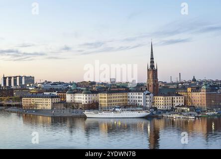 Vue de Riddarholmen depuis l'île de Sodermalm à Stockholm, Suède, Europe Banque D'Images