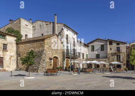 Place principale Sant Pere dans la ville de Besalu, Espagne, Europe Banque D'Images