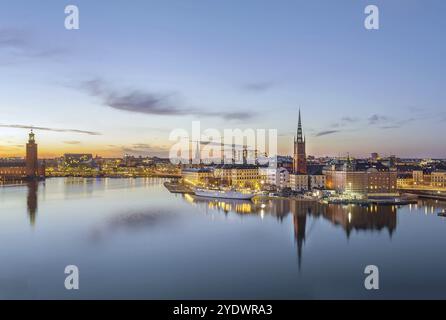 Vue de Riddarholmen depuis l'île de Sodermalm à Stockholm, Suède, Europe Banque D'Images