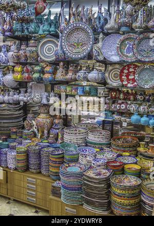 Céramique colorée à vendre sur le Grand Bazar à Istanbul Banque D'Images