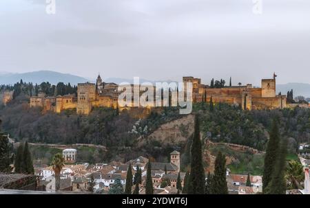 Vue de l'Alhambra depuis l'église Saint Nicolas, Grenade, Espagne, Europe Banque D'Images