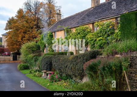 Chalet à Bourton on the hill en automne. Cotswolds, Gloucestershire, Angleterre Banque D'Images