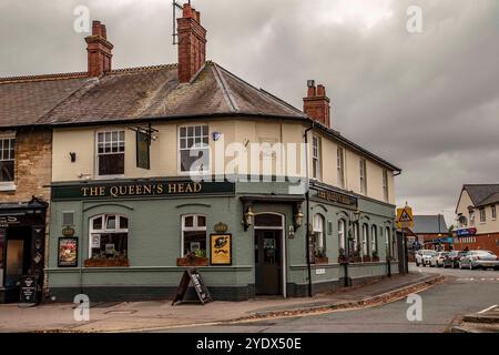 The Oueen's Head public House, Higham Ferrers, Northamptonshire, Angleterre, Royaume-Uni. Banque D'Images