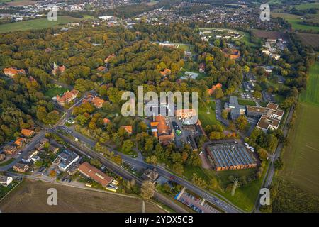 Luftbild, Ansicht LVR-Klinik im herstlichen Wald, Hau, Bedburg-Hau, Herstlicher Wald, Niederrhein, Nordrhein-Westfalen, Deutschland ACHTUNGxMINDESTHONORARx60xEURO *** photo aérienne, vue clinique LVR dans la forêt automnale, Hau, Bedburg Hau, forêt automnale, Bas-Rhin, Rhénanie du Nord-Westphalie, Allemagne ATTENTIONxMINDESTHONORARx60xEURO Banque D'Images