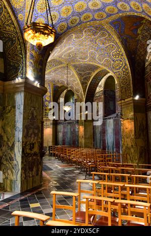 Plafonds à motifs complexes dans l'intérieur richement conçu de la chapelle palatine à la cathédrale d'Aix-la-Chapelle, Aahcen, Allemagne, la construction a commencé en 792AD Banque D'Images