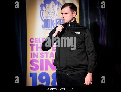 Nick Everritt jouant au Joker Comedy Club, Southend-on-Sea, Essex © Clarissa Debenham (film Free Photography) / Alamy Banque D'Images