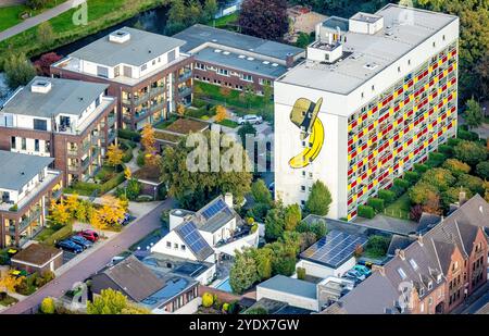 Luftbild, Neuseeland Goch Wohnanlage Wohnsiedlung Baugebiet und Neubau, Thomas Baumgärtel Künstler am Hochhaus mit Graffiti banane und Beuys-Hut, Goch, Niederrhein, Nordrhein-Westfalen, Deutschland ACHTUNGxMINDESTHONORARx60xEURO *** vue aérienne, Nouvelle-Zélande complexe résidentiel zone de construction immobilière et nouvelle construction, Thomas Baumgärtel artiste sur un immeuble de grande hauteur avec Rhénanie-Rhénanie-Rhénanie-Rhénanie-Westphalie Banque D'Images