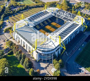 Luftbild, signal Iduna Park, auch Westfalenstadion, Fußballstadion und Bundesligastadion des BVB 09 Borussia Dortmund, Westfalenhalle, Dortmund, Ruhrgebiet, Rhénanie-du-Nord-Westfalen, Deutschland ACHTUNGxMINDESTHONORARx60xEURO *** vue aérienne, signal Iduna Park, également Westfalenstadion, stade de football et stade Bundesliga de BVB 09 Borussia Dortmund, Westfalenhalle, Dortmund, région de la Ruhr, Rhénanie-du-Nord-Westphalie, Allemagne ACHTUNGxMINDESTHONORARx60xEURO Banque D'Images