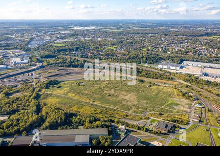 Luftbild, Brachfläche am nördlichen Rand des Gewerbegebiets Westfalenhütte, Fernsicht und blauer Himmel mit Wolken, Borsigplatz, Dortmund, Ruhrgebiet, Rhénanie-du-Nord-Westphalie, Deutschland ACHTUNGxMINDESTHONORARx60xEURO *** vue aérienne, jachère à l'extrémité nord de la zone industrielle de Westfalenhütte, vue lointaine et ciel bleu avec nuages, Borsigplatz, Dortmund, région de la Ruhr, Rhénanie-du-Nord-Westphalie, Allemagne ATTENTIONxMINDESTHONORARx60xEURO Banque D'Images