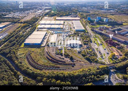 Luftbild, Brachfläche am Logistikzentrum und thyssenkrupp Steel Werksgelände im Gewerbegebiet Westfalenhütte, Gleisanlagen und Güterzüge, Borsigplatz, Dortmund, Ruhrgebiet, Nordrhein-Westfalen, Deutschland ACHTUNGxMINDESTHONORARx60xEURO *** vue aérienne, friche au centre logistique et site sidérurgique de thyssenkrupp dans la zone industrielle de Westfalenhütte, voies ferrées et trains de marchandises, Borsigplatz, Dortmund, région de la Ruhr, Rhénanie du Nord-Westphalie, Allemagne ATTENTIONxMINDESTHONORARx60xEURO Banque D'Images