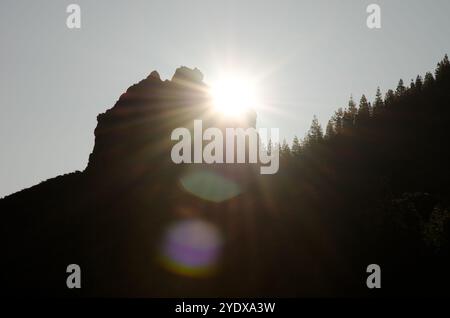 Lever de soleil derrière le Morro de Pajonales. Le parc rural de Nublo. Tejeda. Gran Canaria. Îles Canaries. Espagne. Banque D'Images