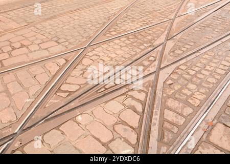 Intersection de lignes de tramway avec plusieurs rails à Helsinki, Finlande Banque D'Images