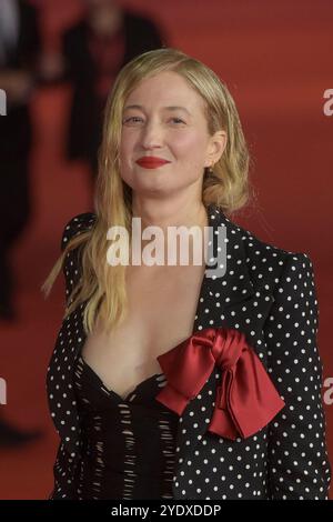 Italie, Rome, 25 octobre 2024 - 19ème Festival du film de Rome. Tapis rouge de la série 'L'amica geniale. Storia della bambina perduta (ma brillante amie). Photo : Alba Rohrwacher photo © Fabio Mazzarella/Sintesi/Alamy Live News Banque D'Images