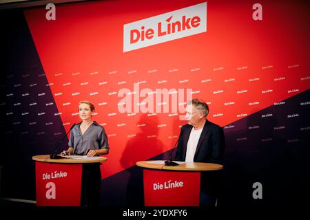 Jan van Aken und Ines Schwerdtner, Vorsitzenden der Partei Die Linke, aufgenommen im Rahmen einer Pressekonferenz in Berlin, 28.10.2024. Berlin Deutschland *** Jan van Aken et Ines Schwerdtner, présidente du Parti de gauche, lors d'une conférence de presse à Berlin, 28 10 2024 Berlin Allemagne Copyright : xFelixxZahnx Banque D'Images