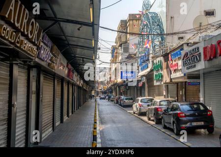 Les rues du quartier arménien de Beyrouth, avec drapeaux du Haut-Karabakh (Artsakh) au Liban. Banque D'Images