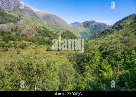 Glen Nevis et la chaîne Ben Nevis près de Fort William à Lochaber, Highlands écossais, Écosse Banque D'Images