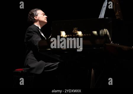 Evgeny Kissin - pianiste de concert - joue le piano à queue Steinway & sons lors d'un récital rempli d'œuvres de Beethoven, Chopin et Prokofiew. Banque D'Images