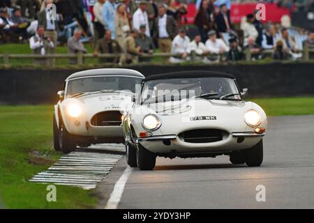 Mike Whitaker, David Gooding, Jaguar E-type, Stirling Moss Memorial Trophy, avec des GT à cockpit fermé qui ont couru avant 1963, une heure, deux Banque D'Images