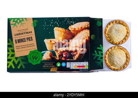 Boîte de Waitrose Christmas 6 tartes hachées ouverte pour montrer le contenu isolé sur fond blanc Banque D'Images