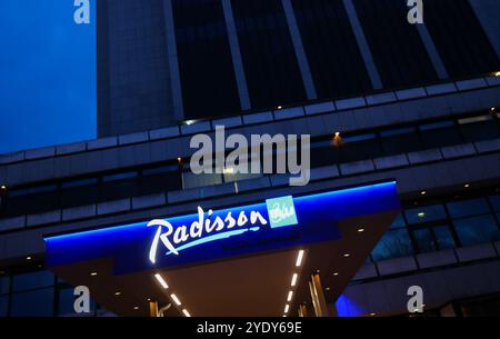 Hambourg, Allemagne. 17 janvier 2024. Vue extérieure de l'hôtel Radisson Blu. Crédit : Christian Charisius/dpa/Alamy Live News Banque D'Images