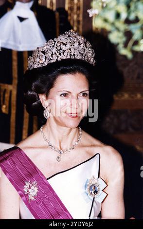 3 Maggio 1994 Stoccolma Archivio Storico Olycom/Lapresse Silvia Renate Sommerlath (Heidelberg, 23 dicembre 1943) è la regina consorte di Svezia dal 1976, in quanto moglie di Carlo XVI Gustavo. Dal 2011 è la consorte sovrana svedese con il regno più lungo, primato detenuto in provincienza da Sofia di Nassau. È impegnata a live umanitario nello sviluppo dei diritti dei bambini, nel miglioramento della qualità della vita dei disabili e delle persone affette da demenza. Nella Foto : Regina Silvia Renate Sommerlath sur la photo : Reine Silvia Renate Sommerlath crédit : LaPresse/Alamy Live News Banque D'Images