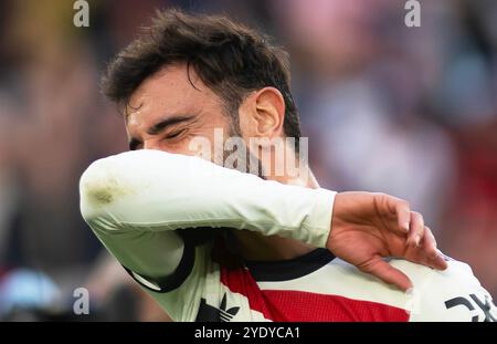 Londres, Royaume-Uni. 27 octobre 2024. Bruno Fernandes de Manchester United réagit. Premier League match, West Ham Utd contre Manchester Utd au stade de Londres, Queen Elizabeth Olympic Park à Londres le dimanche 27 octobre 2024. Cette image ne peut être utilisée qu'à des fins éditoriales. Usage éditorial exclusif photo par Sandra Mailer/Andrew Orchard photographie sportive/Alamy Live News crédit : Andrew Orchard photographie sportive/Alamy Live News Banque D'Images