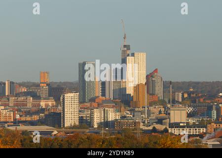 Une vue du groupe de grands bâtiments du quartier d'Arnea dans le centre-ville de Leeds, West Yorkshire, Royaume-Uni Banque D'Images
