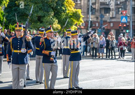 Octobre 26 2024 Bucarest-Roumanie - défilé militaire -80 ans d'histoire', organisé par le ministère de la Défense nationale. Les soldats ont unifor bleu Banque D'Images