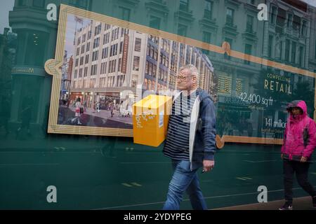 Deux jours avant que la chancelière travailliste Rachel Reeves ne présente son budget d'automne tant attendu au parlement et à la nation, largement attendu pour être dur pour le bien-être social, les familles de travailleurs et un coût de la vie plus large, les acheteurs et les consommateurs sont vus sur XX dans le West End de la capitale, le 28 octobre 2024, à Londobn, en Angleterre. Banque D'Images