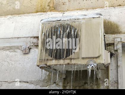 Unité de conditionnement d'air extérieur gelé Banque D'Images