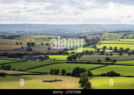 Le soleil brille sur les fermes et les champs de la Chew Valley dans le nord-est du Somerset, en Angleterre. Banque D'Images