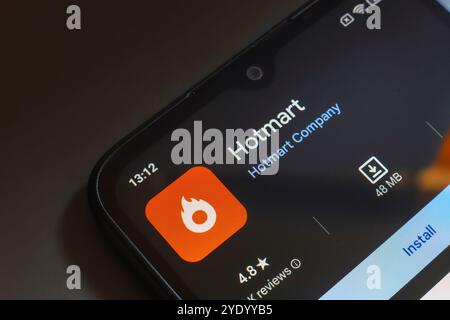 28 octobre 2024, Brésil. Dans cette illustration photo, le logo de l'application Hotmart est affiché sur l'écran d'un smartphone Banque D'Images