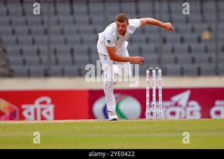 Wiaan Mulder Bowl pendant le Bangladesh et l'Afrique du Sud 1er jour de test quatre au stade national de cricket Sher-e-Bangla à Mirpur, Dhaka, Bangladesh, oct Banque D'Images