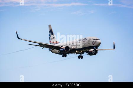 Zurich, Suisse, 15 juin 2024 : un Boeing 737-86Q SunExpress est en approche finale de l'aéroport de Zurich. Enregistrement TC-SUU. (Photo par Andreas Haa Banque D'Images