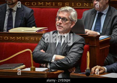 Paris, France. 28 octobre 2024. Frédéric Valletoux, vice-ministre français de la santé et de la prévention, se penche sur le projet de loi de financement de la sécurité sociale pour 2025 à l’Assemblée nationale à Paris le 28 octobre 2024. Photo de Firas Abdullah/ABACAPRESS. COM Credit : Abaca Press/Alamy Live News Banque D'Images