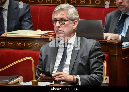 Paris, France. 28 octobre 2024. Frédéric Valletoux, vice-ministre français de la santé et de la prévention, se penche sur le projet de loi de financement de la sécurité sociale pour 2025 à l’Assemblée nationale à Paris le 28 octobre 2024. Photo de Firas Abdullah/ABACAPRESS. COM Credit : Abaca Press/Alamy Live News Banque D'Images