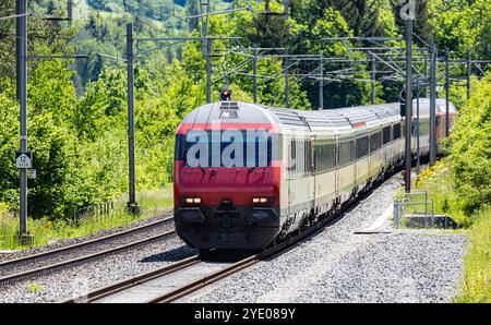 Böztal, Suisse, 19 mai 2024 : le CFF Eurocity va de Zurich à Bâle dans le haut Fricktal. (Photo Andreas Haas/dieBildmanufaktur) Banque D'Images