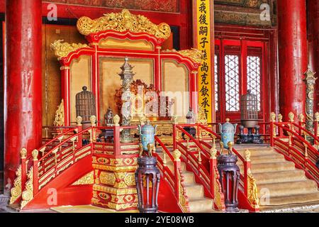Salle du trône intérieur dans le Hall de la préservation de l'harmonie dans la Cité interdite. Banque D'Images