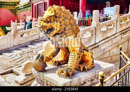 Vieux bâtiment, historique, et moderne partie résidentielle de Pékin avec des rues traditionnelles. Chine. Banque D'Images