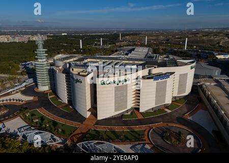 Vue aérienne du magasin El Corte Ingles et du supermarché Hipercor dans le centre commercial Puerto Venecia, Saragosse, Espagne Banque D'Images