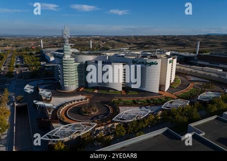 Vue aérienne du magasin El Corte Ingles et du supermarché Hipercor dans le centre commercial Puerto Venecia, Saragosse, Espagne Banque D'Images