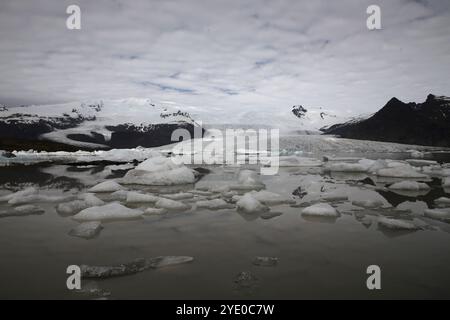 Image de paysage sur l'Islande au Fjallsjökull, lacs glaciaires Banque D'Images