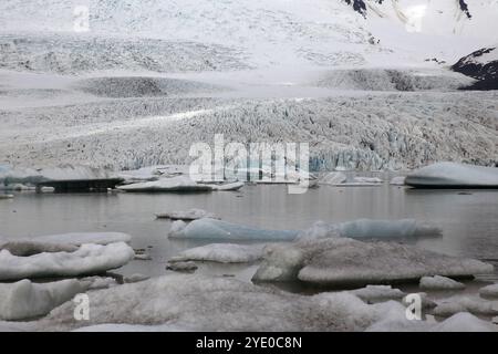 Image de paysage sur l'Islande au Fjallsjökull, lacs glaciaires Banque D'Images