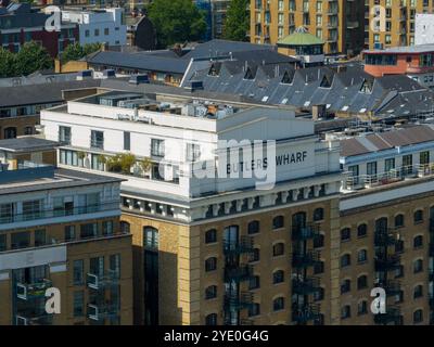 Londres, Royaume-Uni - 23 juin 2024 : vue de Butler's Wharf de l'autre côté de la Tamise à Londres, Angleterre. Banque D'Images