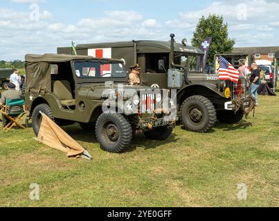 Forncett St Peter. Norfolk, Royaume-Uni – 18 août 2024. Véhicules militaires exposés dans un musée de la seconde Guerre mondiale et reconstitution Banque D'Images