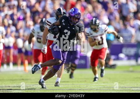 26 octobre 2024 : le récepteur Savion Williams (3) de la TCU Horned Frogs lance la balle lors d'un match entre les Texas Tech Red Raiders et les Horned Frogs de l'Université chrétienne du Texas au stade Amon G. carter à Fort Worth, Texas. Freddie Beckwith/CSM Banque D'Images